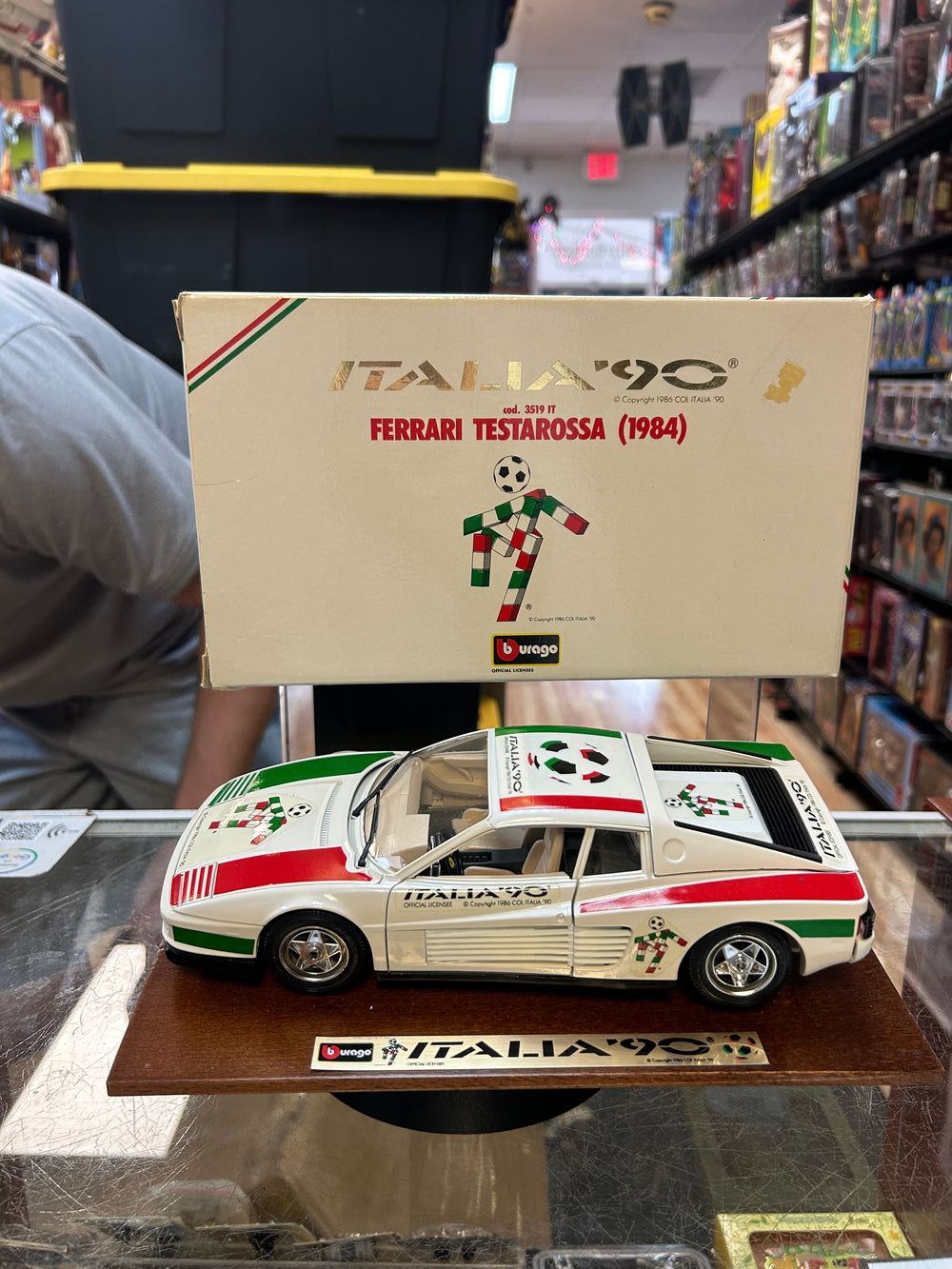 World Cup Ferrari Testarossa 1984 Diecast (Vintage Burago, Italia 90) Open Box