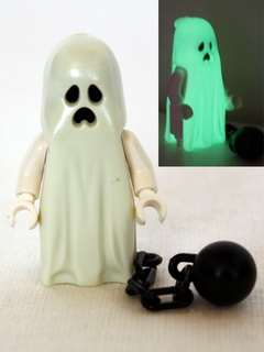 GEN044 Ghost with Pointed Top Shroud and Ball and Chain