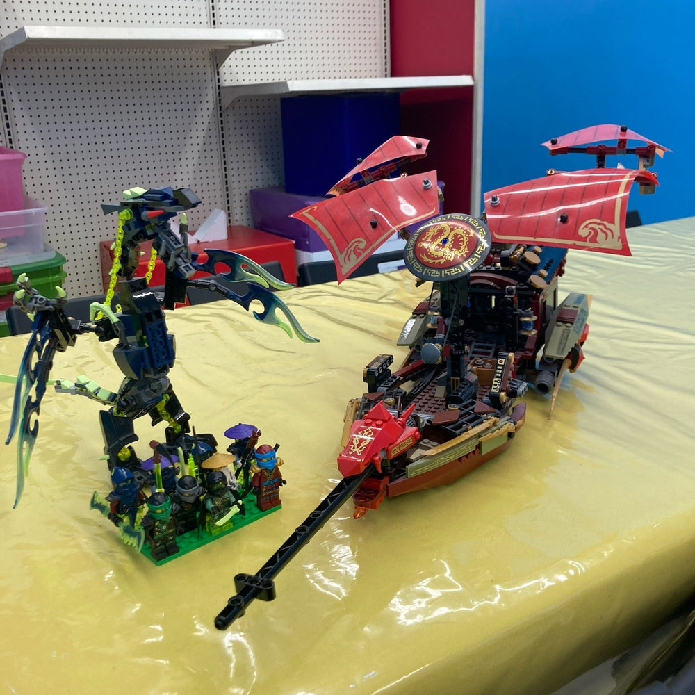 70738 LEGO Ninjago: Final Flight of Destiny's Bounty (Retired) (Previously Owned)
