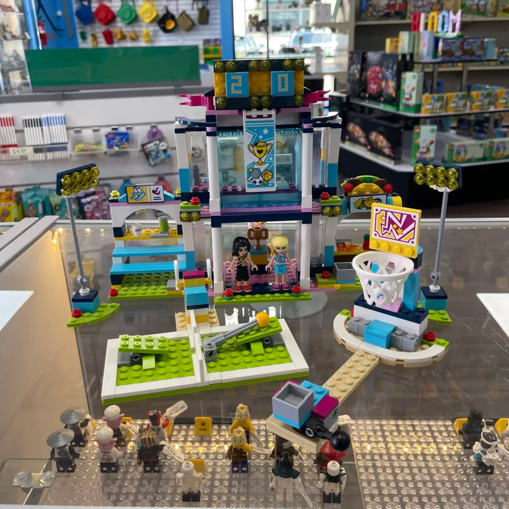 41338 Stephanie's Sports Arena (Retired) (Previously Owned)