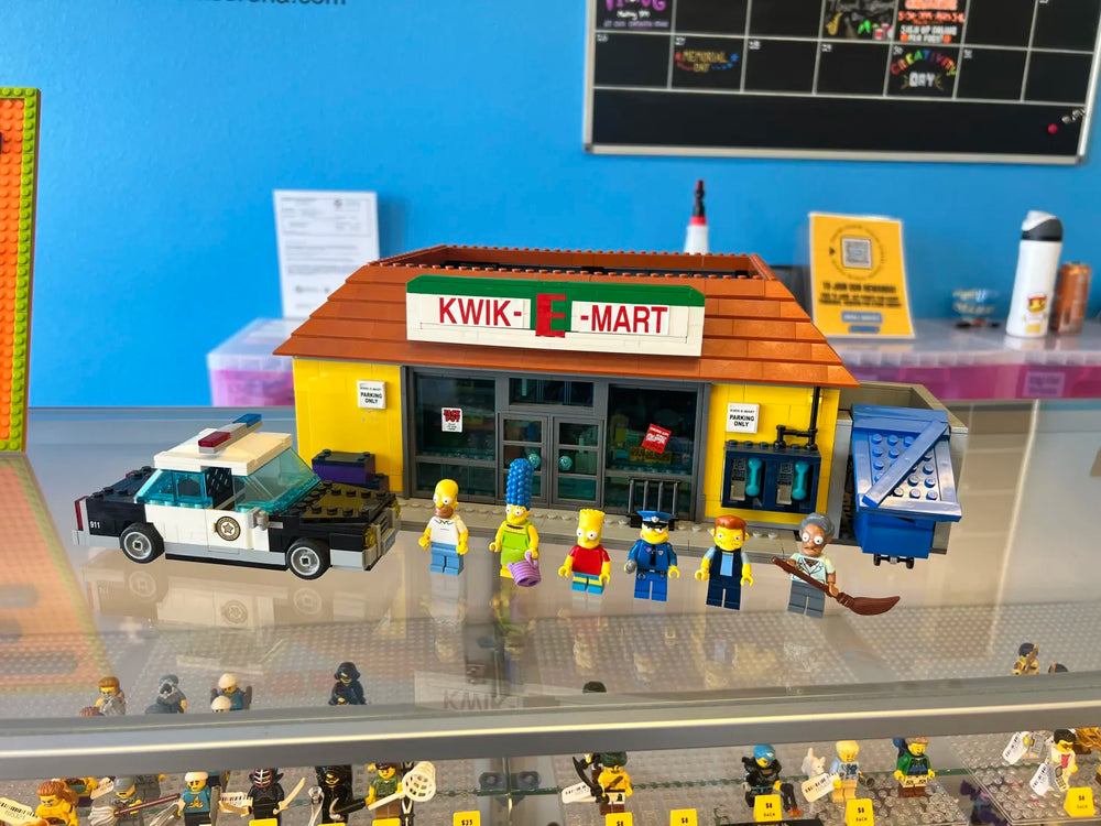 71016 The Kwik-E-Mart (Previously Owned) (Retired)