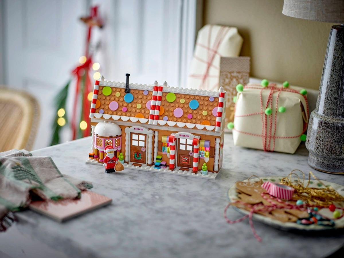 40809 Festive Gingerbread House product image 2, provided for visual reference and product detail review