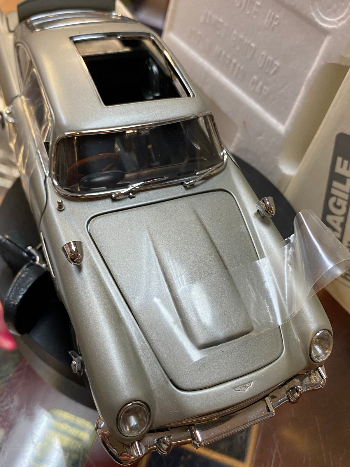 James Bond 007 Aston Martin DB5 1/24 Scale (Danbury Mint, Diecast) product image 7, provided for visual reference and