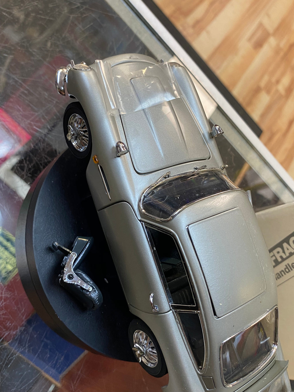 James Bond 007 Aston Martin DB5 1/24 Scale (Danbury Mint, Diecast) product image 18, provided for visual reference and