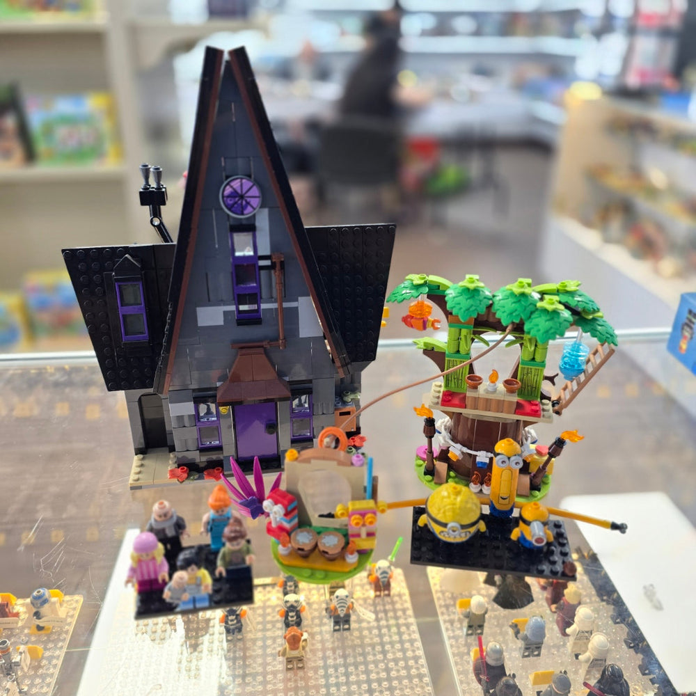 75583 Minions and Gru's Family Mansion (Previously Owned)