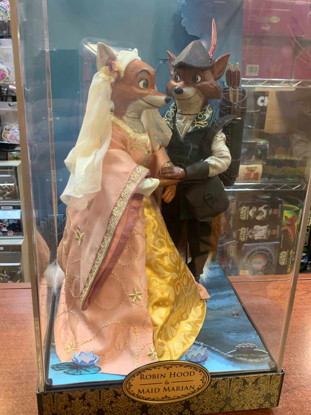 Robin Hood & Maid Marian (Disney Designer Series, Robin Hood) SEALED product image 5, provided for visual reference and