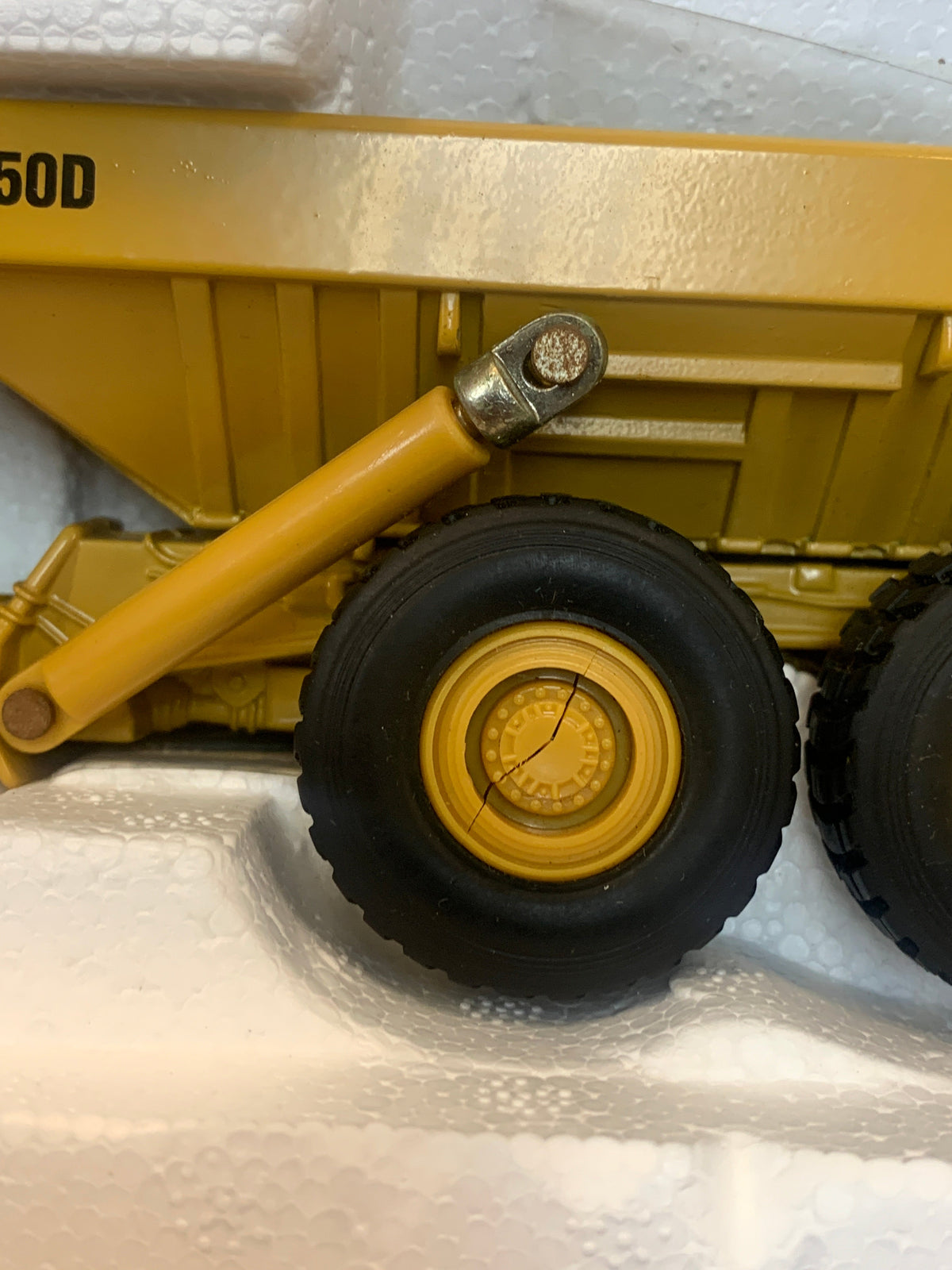 Caterpillar D350D Articulated Dump Truck 1/50 Scale ( Vintage ERTL, CAT) product image 18, provided for visual reference and