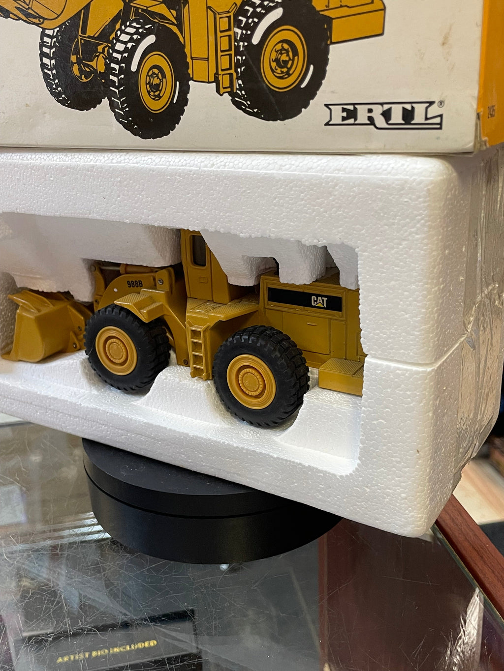 Caterpillar 988B Wheel Loader 1/50 Scale ( Vintage ERTL, CAT) product image 2, provided for visual reference and product