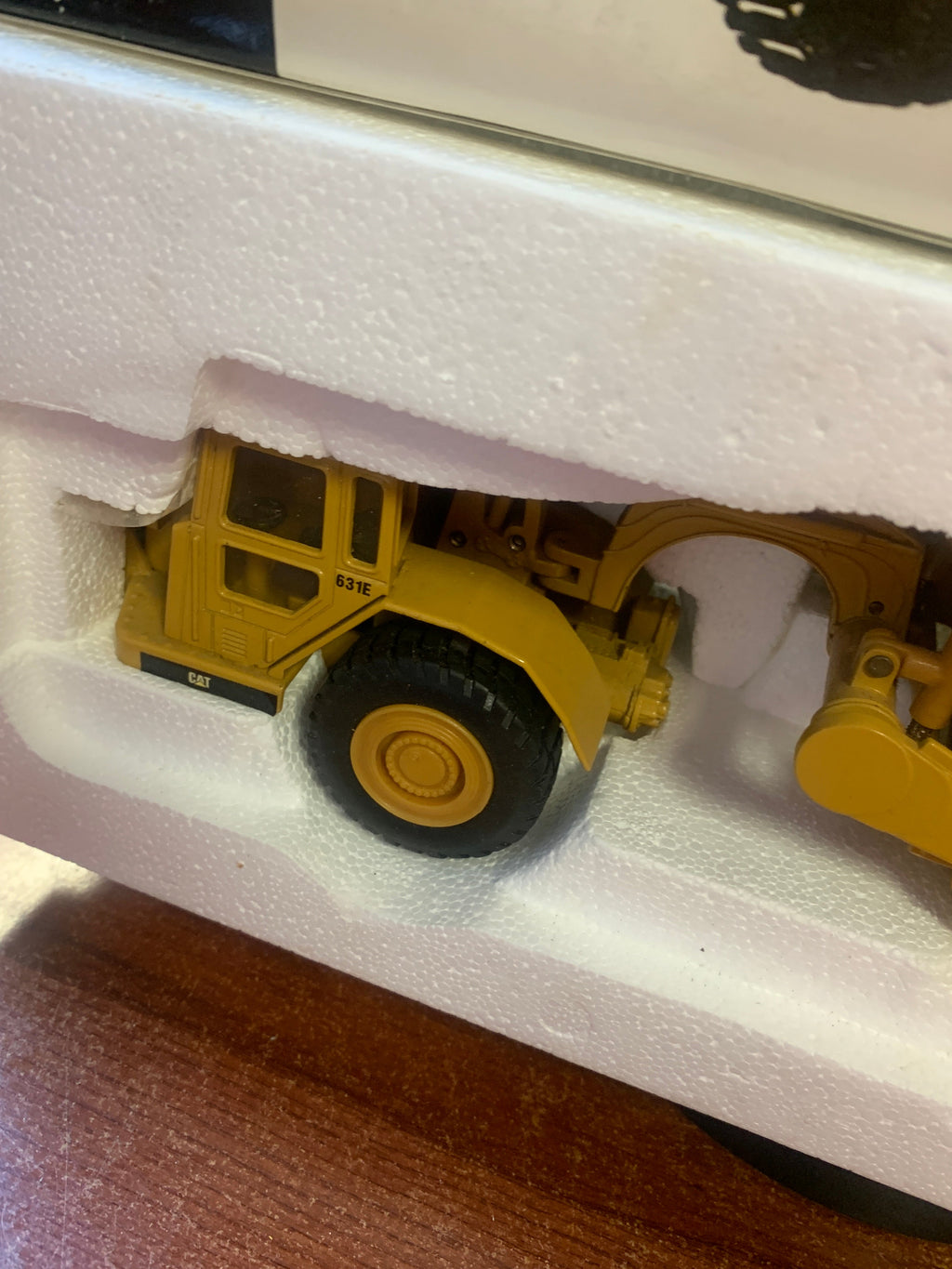 Caterpillar 631E Wheel Tractor Scraper 1/50 Scale ( Vintage ERTL, CAT) product image 4, provided for visual reference and