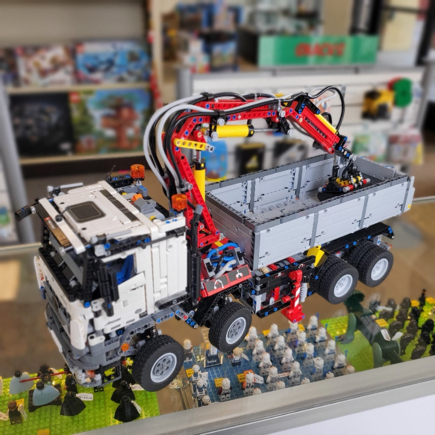 42043 LEGO Technic: Mercedes-Benz Arocs 3245 (Retired) (Previously Owned) product image 1, provided for visual reference and