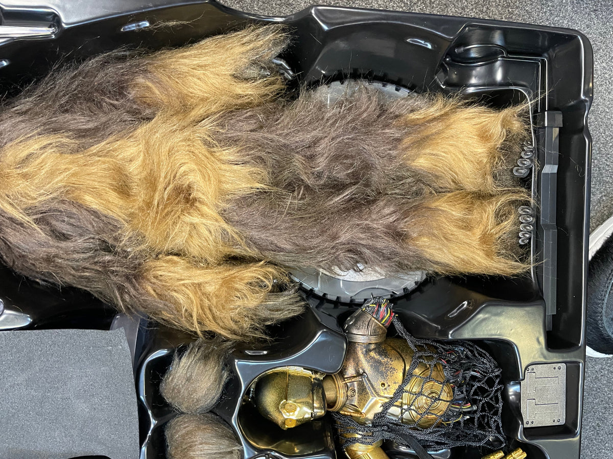 Chewbacca with Disassembled C-3PO MMS766 (Star Wars Hot Toys) COMPLETE product image 39, provided for visual reference and