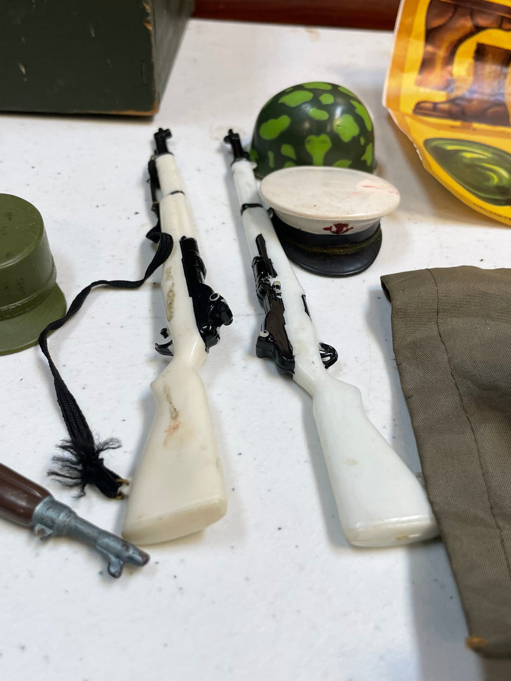 Action Marine with Foot Locker (Vintage 12” GI Joe, Hasbro) **Original** product image 19, provided for visual reference and