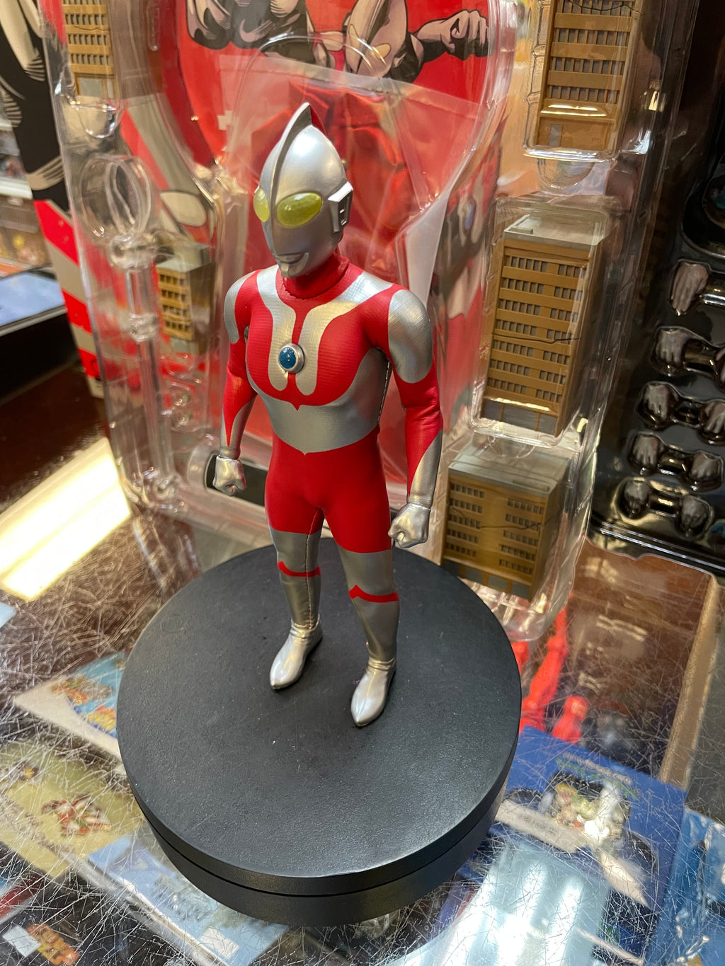 Ultra Man One:12 (Mezco, Ultra Man) **COMPLETE** product image 4, provided for visual reference and product detail review