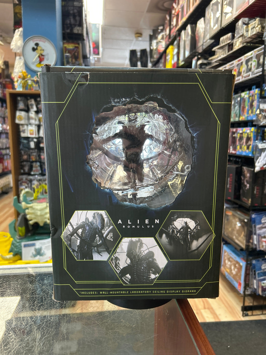 Suspended Lab Xenomorph (Aliens Romulus, NECA) **NEW** product image 3, provided for visual reference and product detail