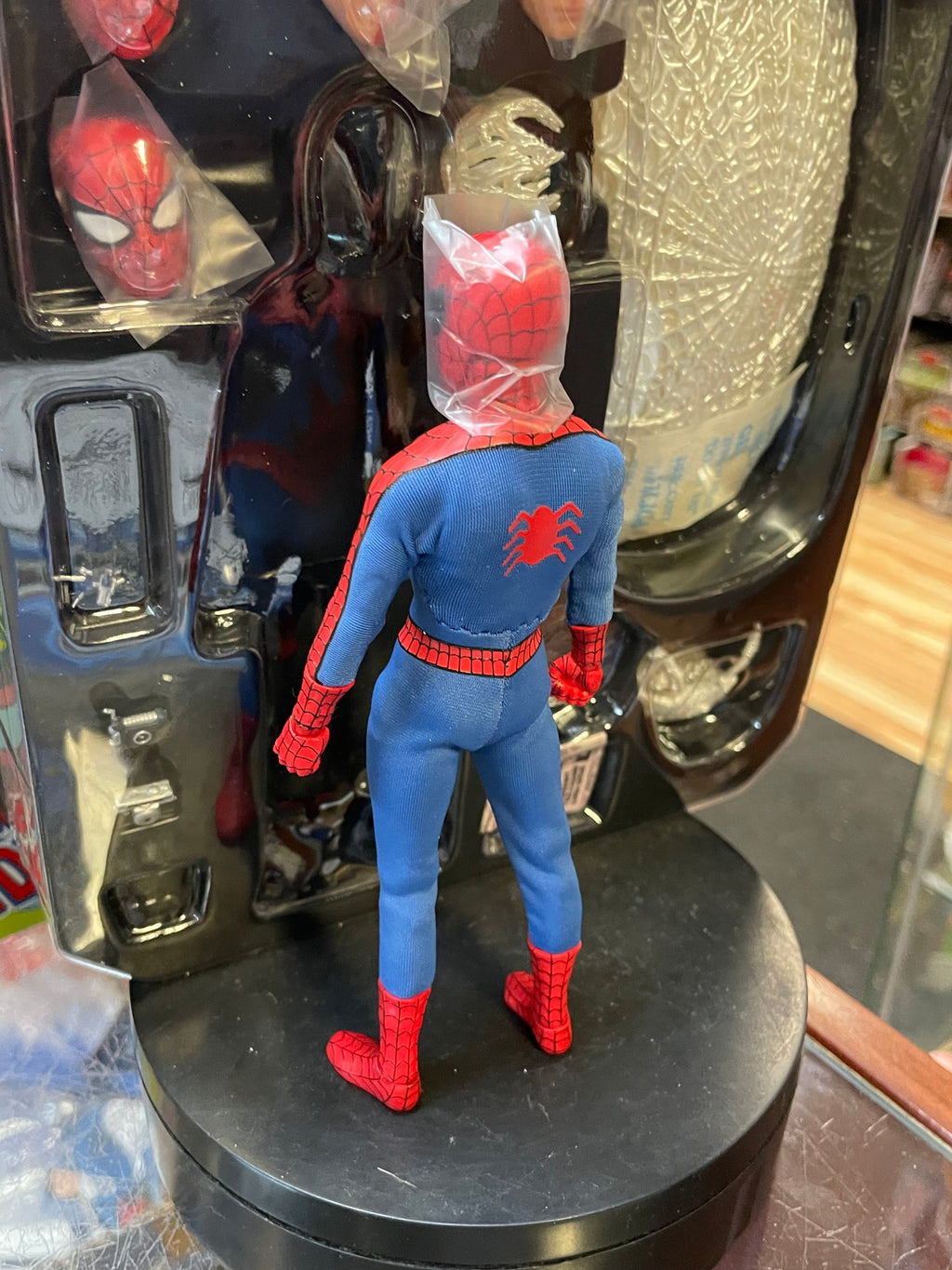 Amazing Spider-Man (Mezco One:12, Marvel) **COMPLETE** product image 8, provided for visual reference and product detail