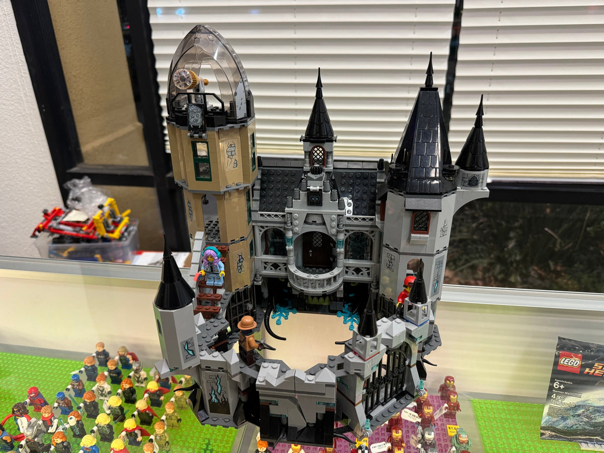 70437 Mystery Castle (Retired) (Previously Owned) product image 1, provided for visual reference and product detail review