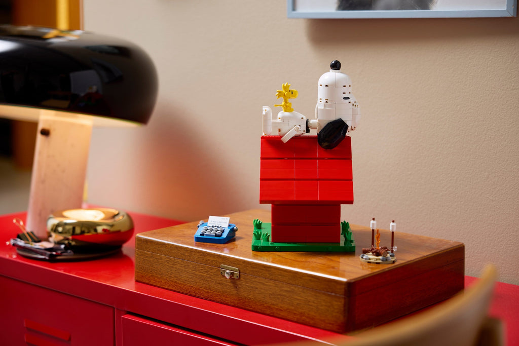 21368 Peanuts: Snoopy's Doghouse product image 3, provided for visual reference and product detail review