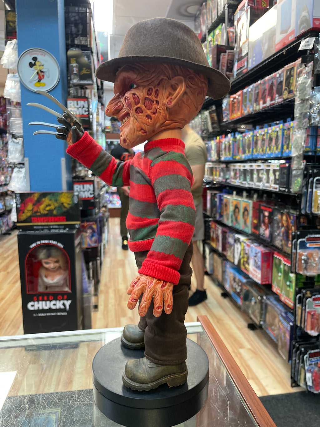 Freddy Krueger with Sound (Nightmare on Elm Street, Mezco Mega Scale) product image 4, provided for visual reference and