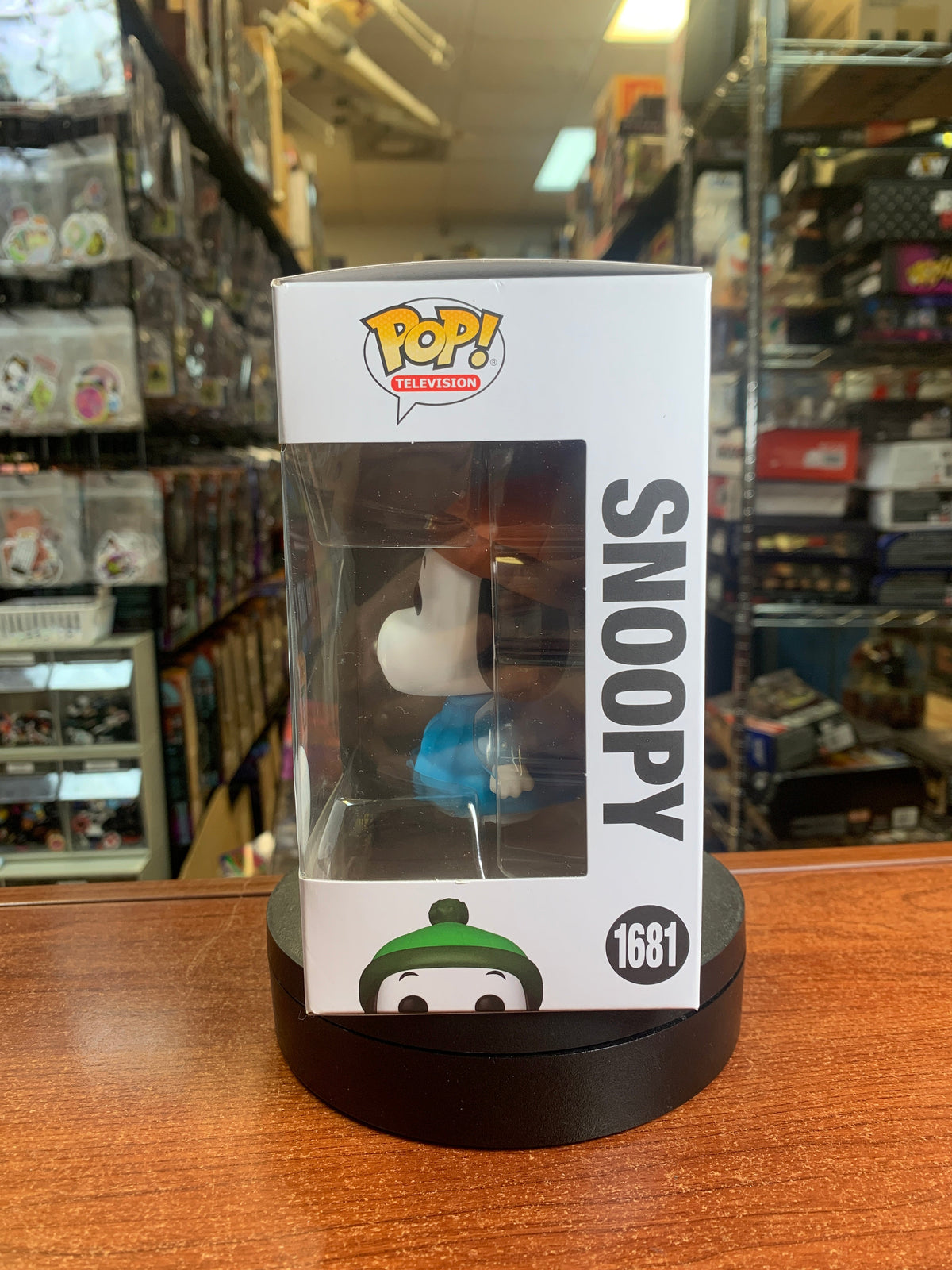 Snoopy Chase #1681 (Funko Pop! Peanuts) product image 4, provided for visual reference and product detail review