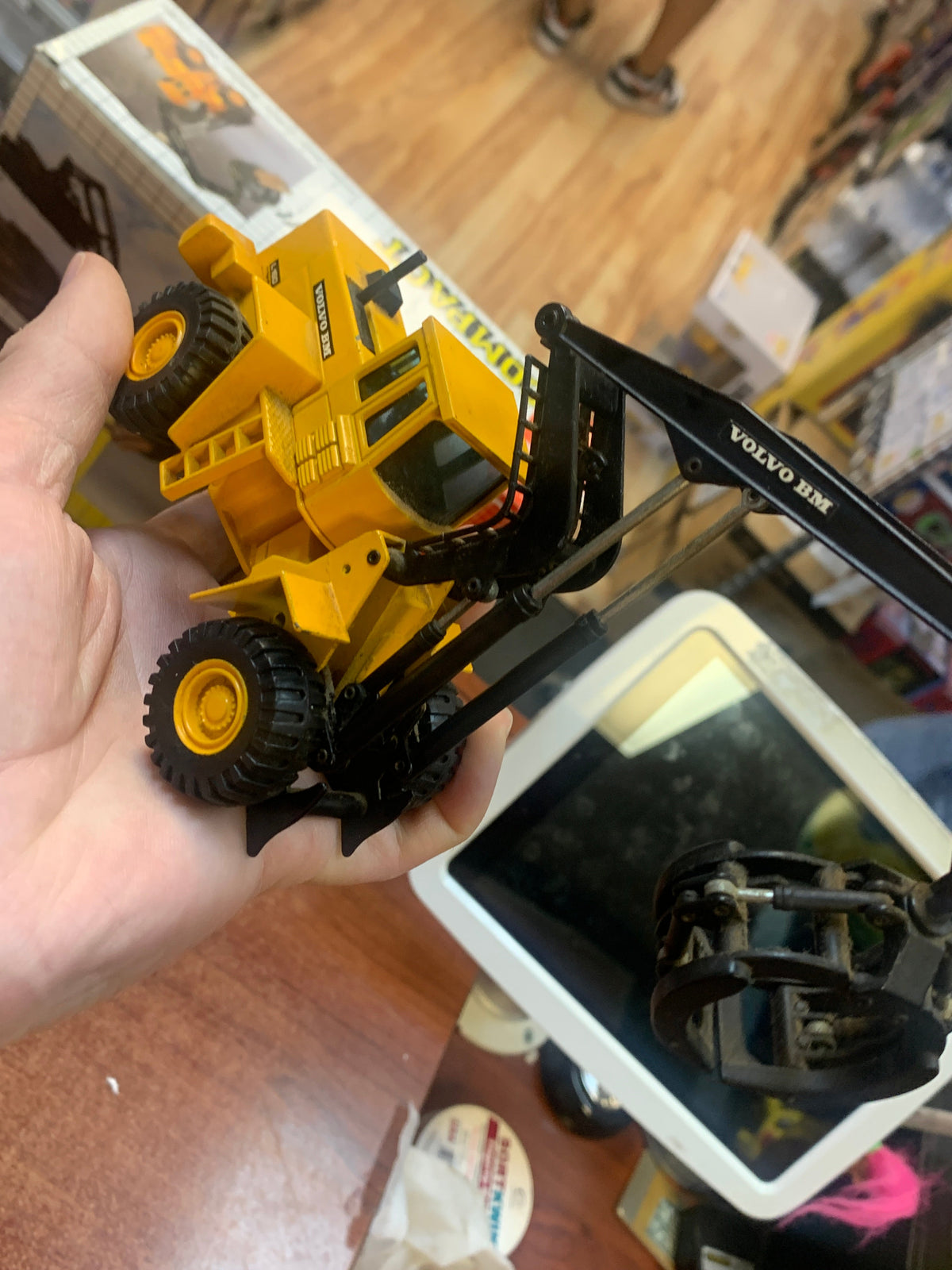 Caterpillar Compact Volvo BM L160 High Lift 1/70 ( Vintage JOAL, CAT) product image 12, provided for visual reference and