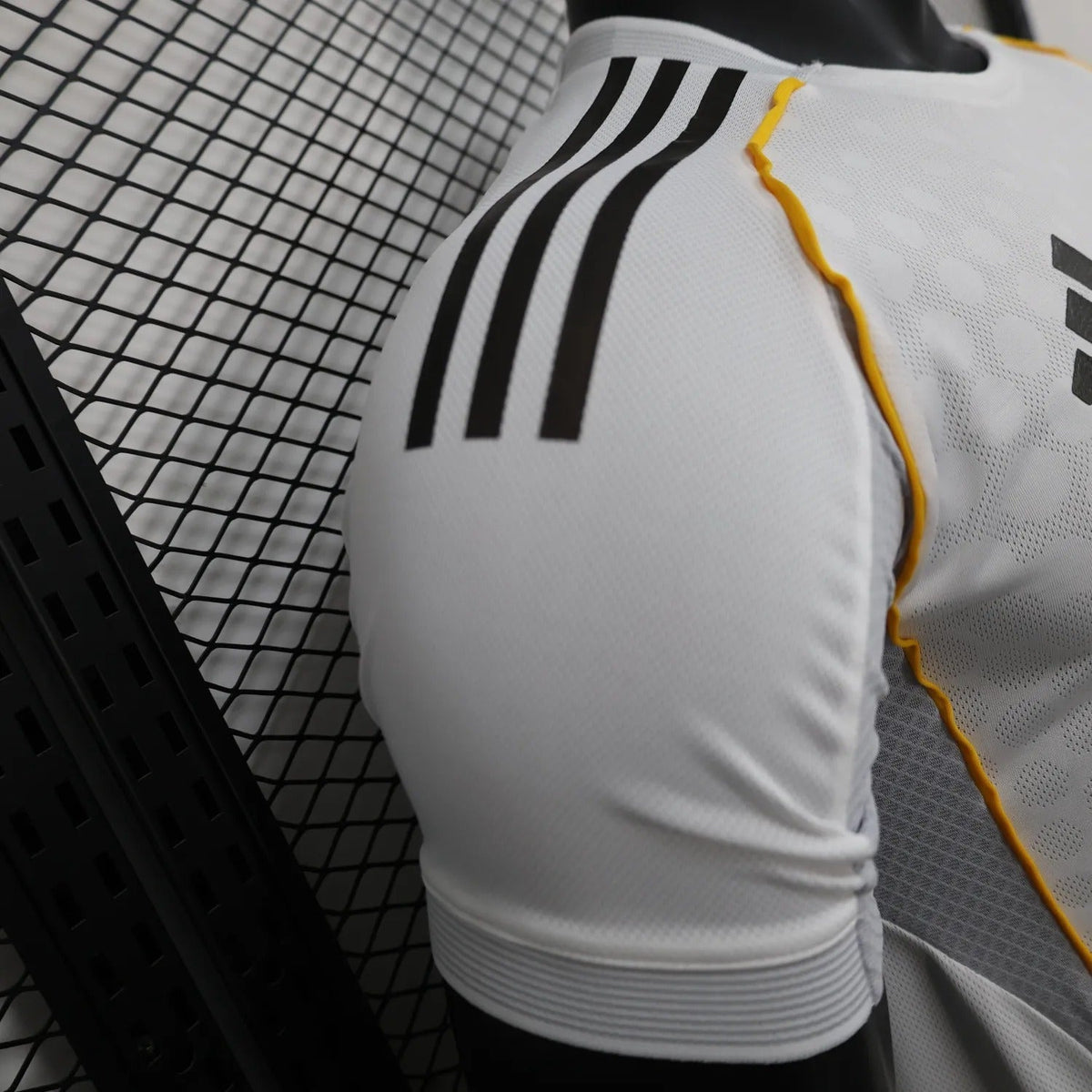 Player Version Real Madrid Jersey 25/26 Home Football Kit product image 4