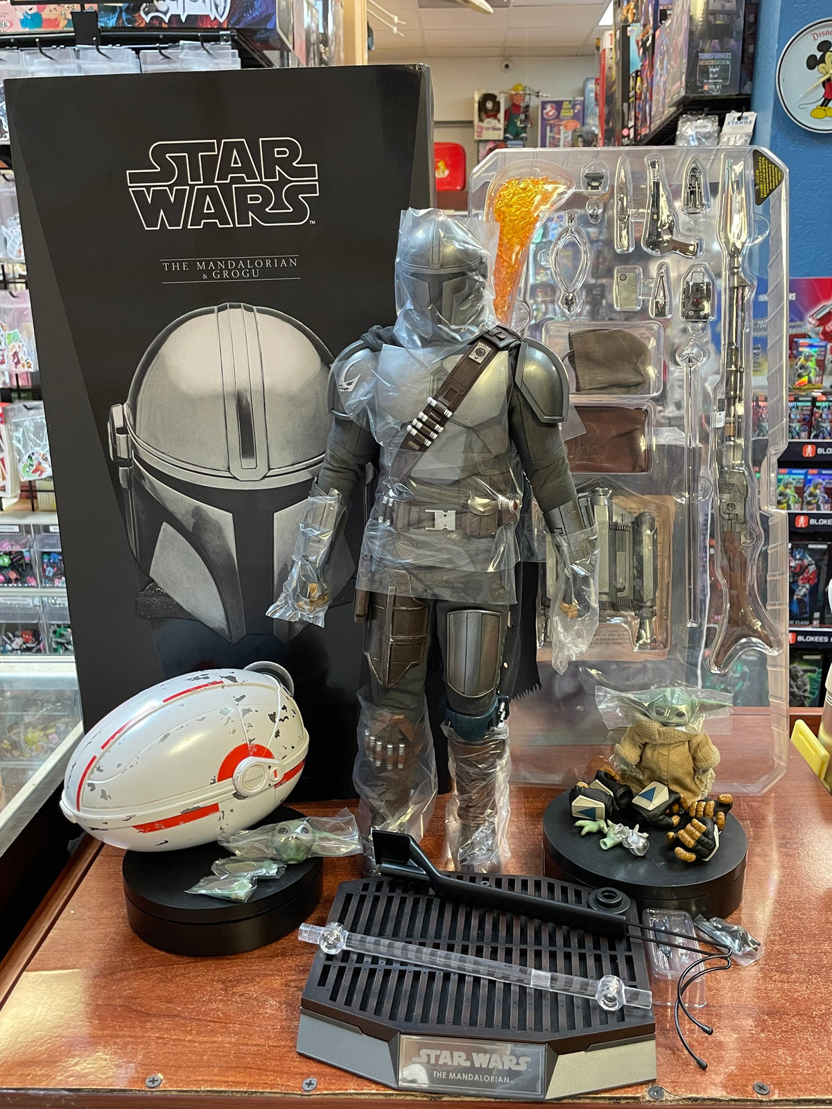 The Mandalorian & Grogu 1/4th Quarter Scale (Star Wars, Hot Toys) COMPLETE product image 1, provided for visual reference