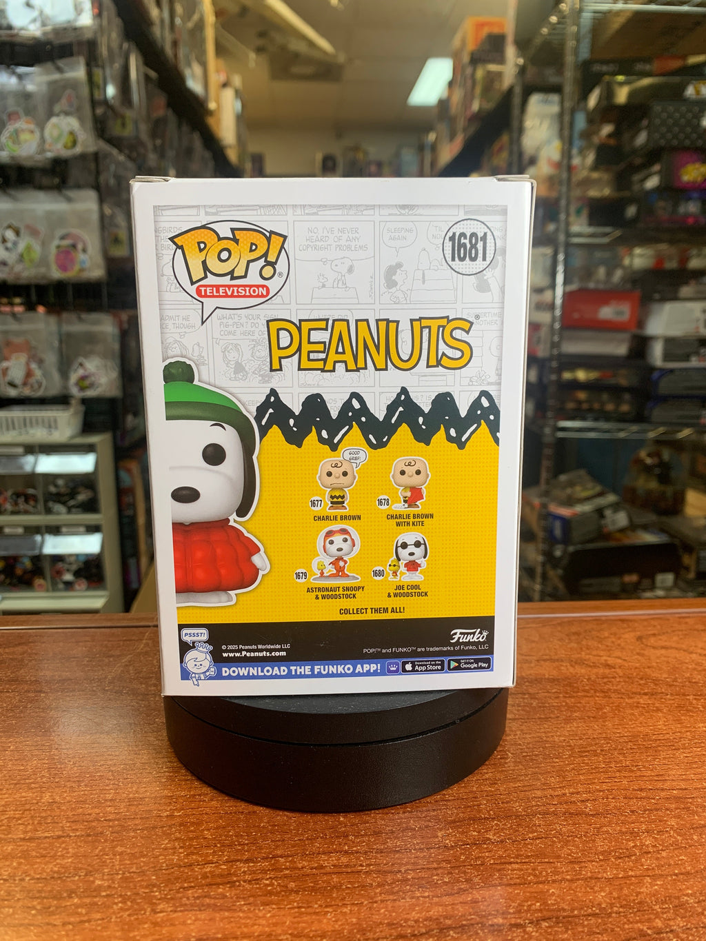 Snoopy Chase #1681 (Funko Pop! Peanuts) product image 3, provided for visual reference and product detail review