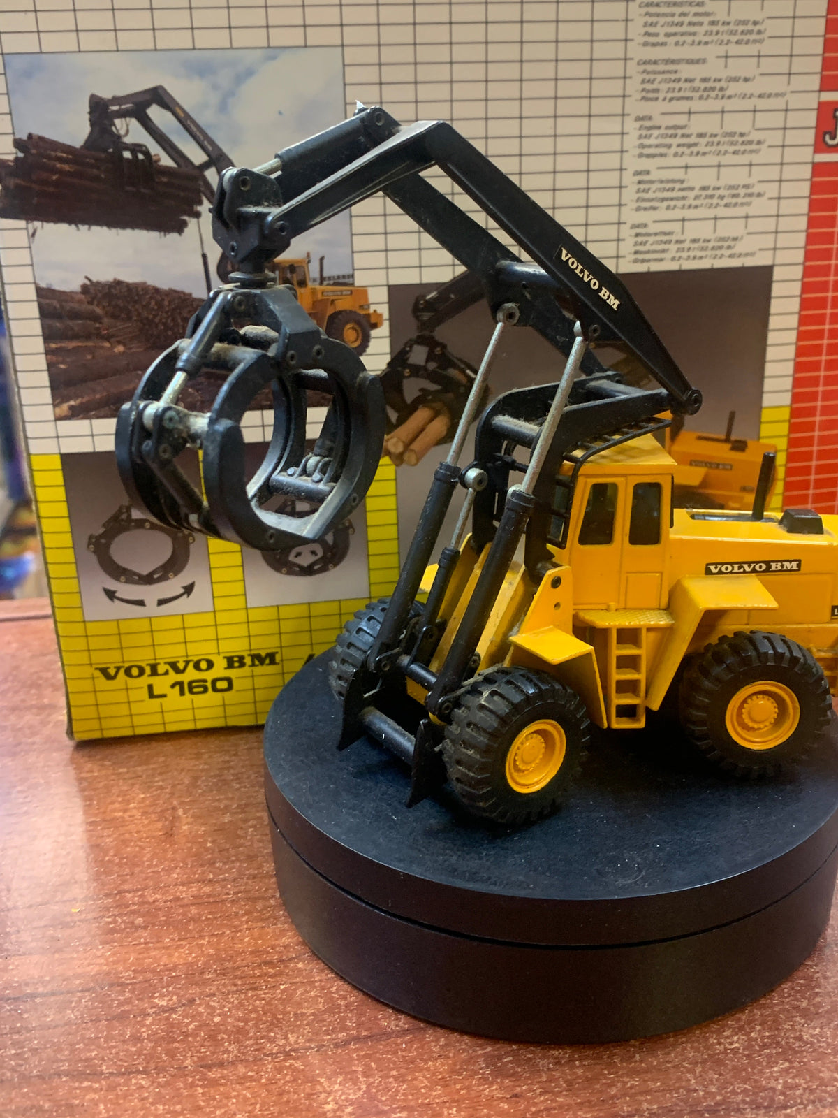 Caterpillar Compact Volvo BM L160 High Lift 1/70 ( Vintage JOAL, CAT) product image 4, provided for visual reference and