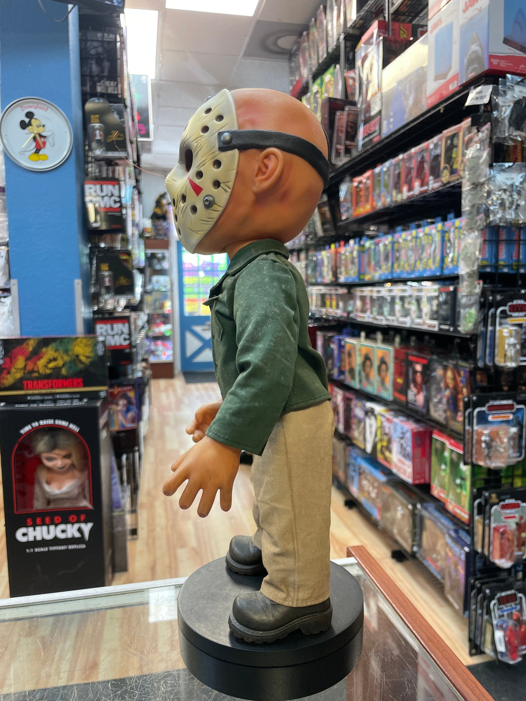 Jason Voorhess with Sound (Friday the 13th, Mezco Mega Scale) product image 4, provided for visual reference and product