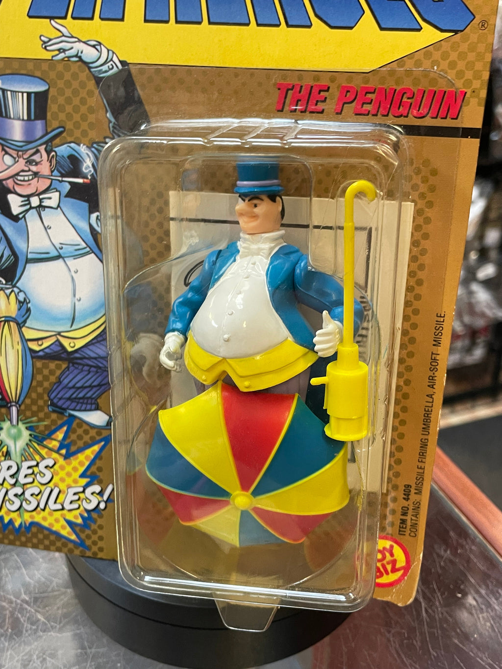 Umbrella Firing Missels Penguin (Vintage DC Comic Superheroes, Toybiz) **SEALED** product image 4, provided for visual
