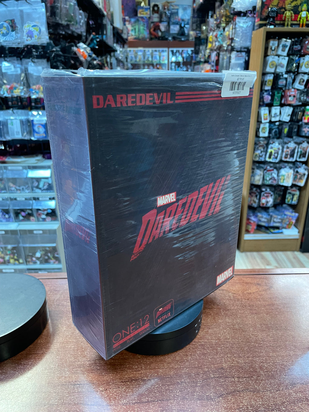 Netflix Daredevil (Marvel, Mezco One:12) **COMPLETE** product image 7, provided for visual reference and product detail