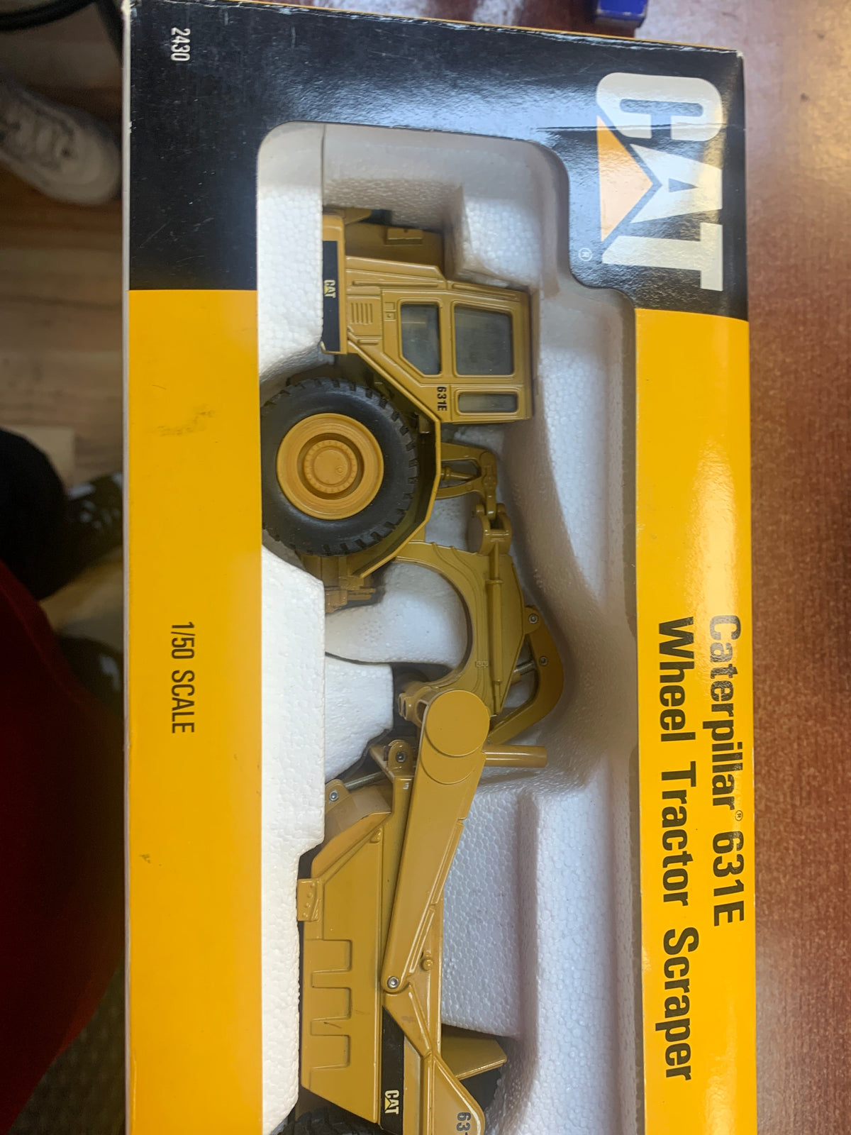 Caterpillar 631E Wheel Tractor Scraper 1/50 Scale ( Vintage ERTL, CAT) product image 11, provided for visual reference and