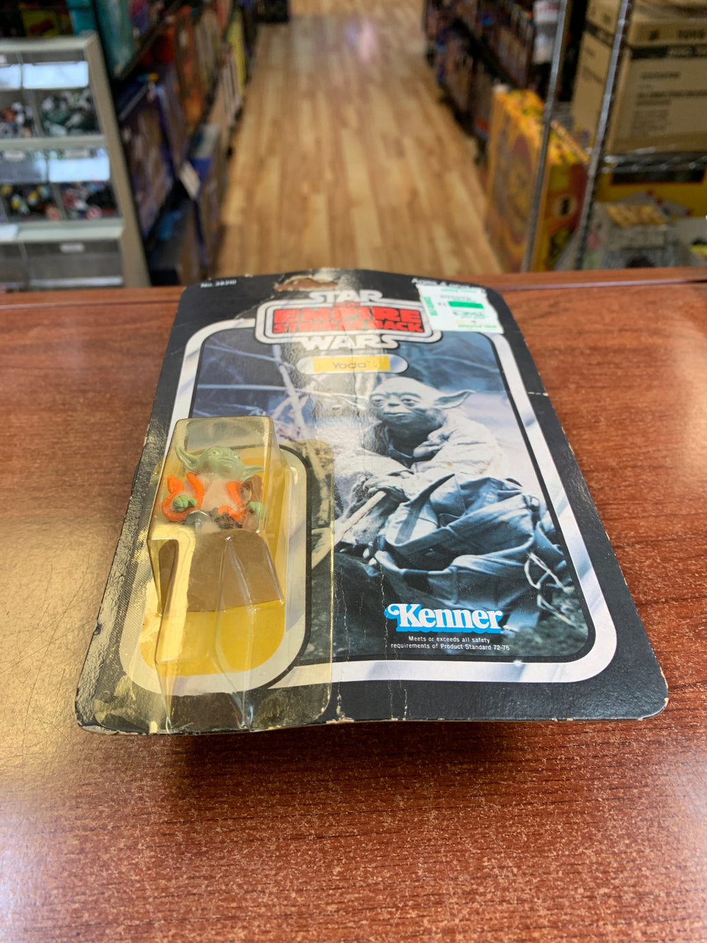 Yoda ESB 32B (Vintage Star Wars, Kenner) SEALED product image 2, provided for visual reference and product detail review