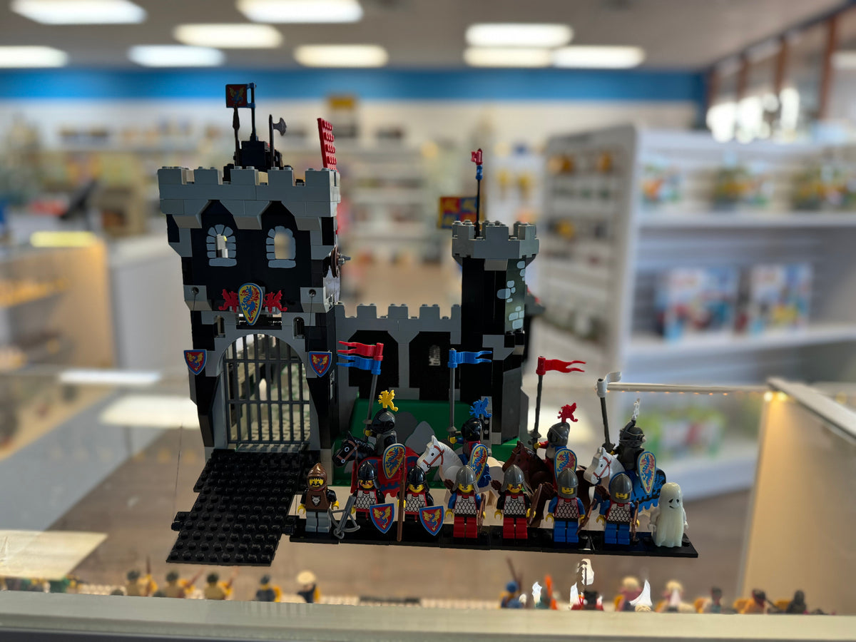 6086 Black Knight's Castle (Retired) (Previously Owned) product image 1, provided for visual reference and product detail