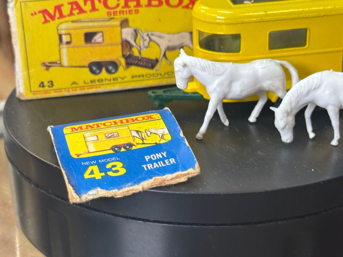 Yellow Pony Trailer with Horses Diecast (Vintage Matchbox, Lesney) product image 5, provided for visual reference and