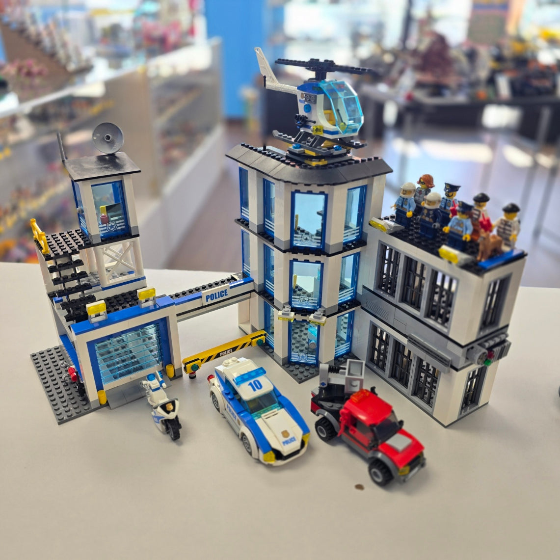 60141 LEGO City: Police Station (Retired) (Previously Owned) product image 1, provided for visual reference and product