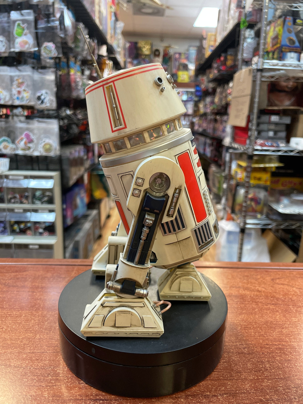 R5-D4 Droid (Star Wars, Sideshow) COMPLETE product image 4, provided for visual reference and product detail review