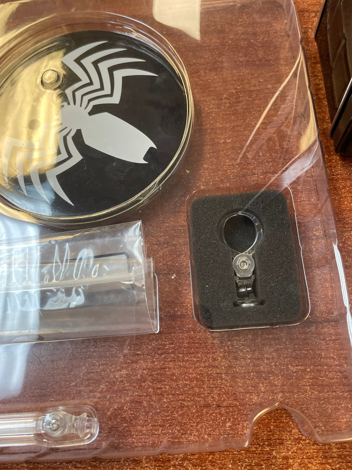 Black Suit Symbiote Spider-Man PX Exclusive (Mezco One:12, Mezco Toyz) COMPLETE product image 31, provided for visual