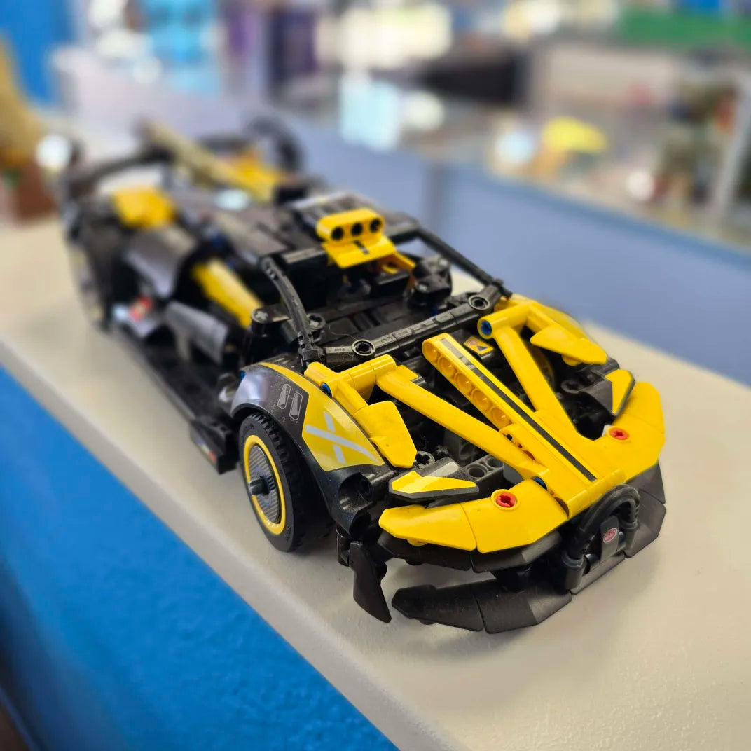 42151 Bugatti Bolide (Previously Owned) product image 1, provided for visual reference and product detail review