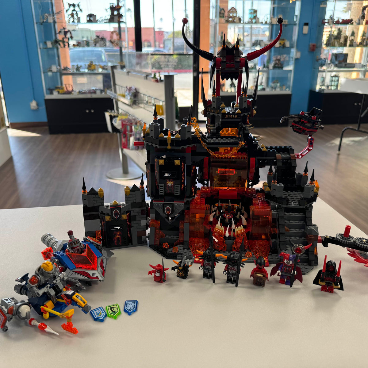 70323 Jestro's Volcano Lair (Retired) (Previously Owned) product image 1, provided for visual reference and product detail