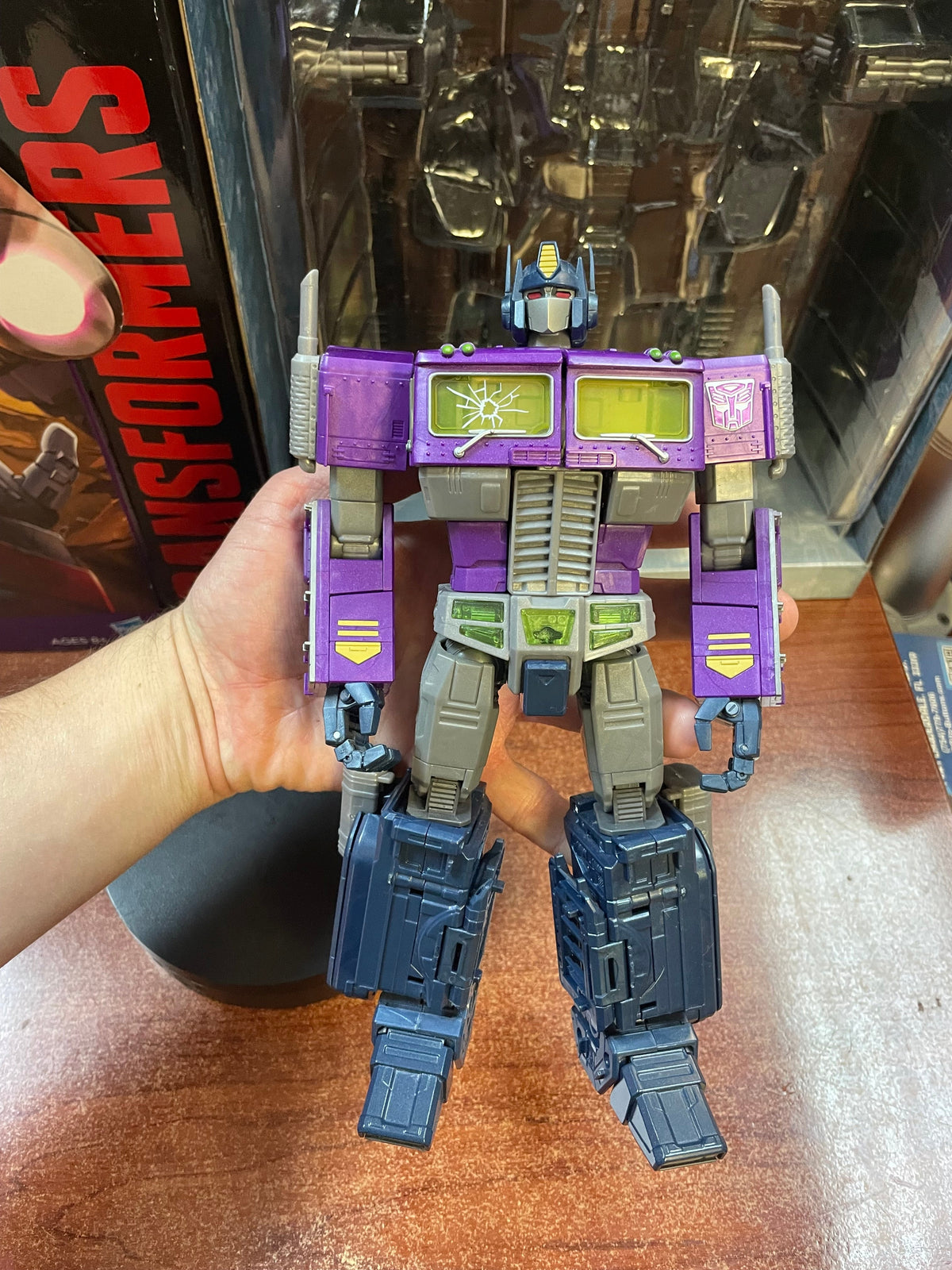 Shattered Glass Optimus Prime (Transformers Generations, Hasbro) **COMPLETE** product image 15, provided for visual