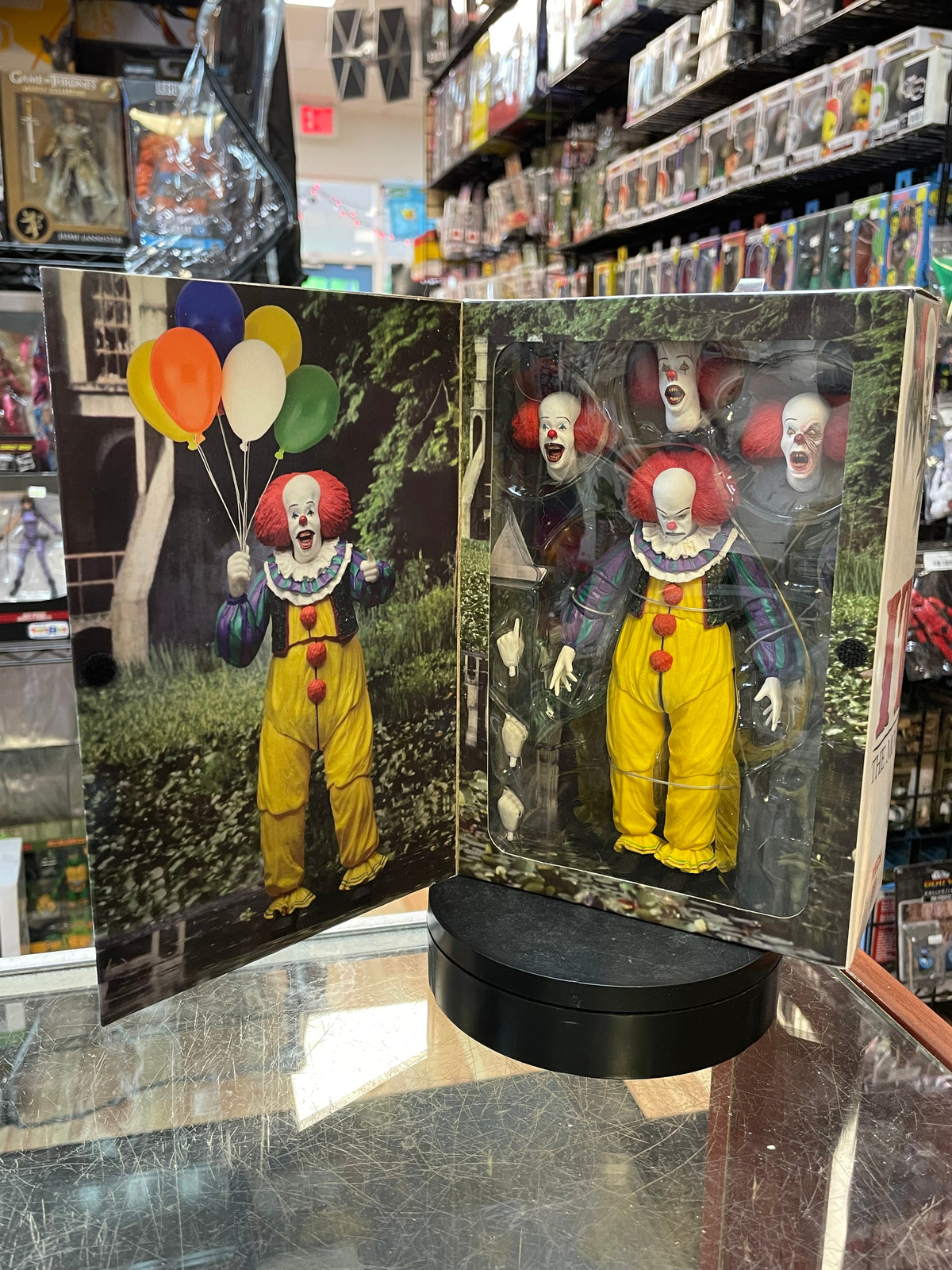 Pennywise Ultimate (NECA, IT) **SEALED** product image 1, provided for visual reference and product detail review