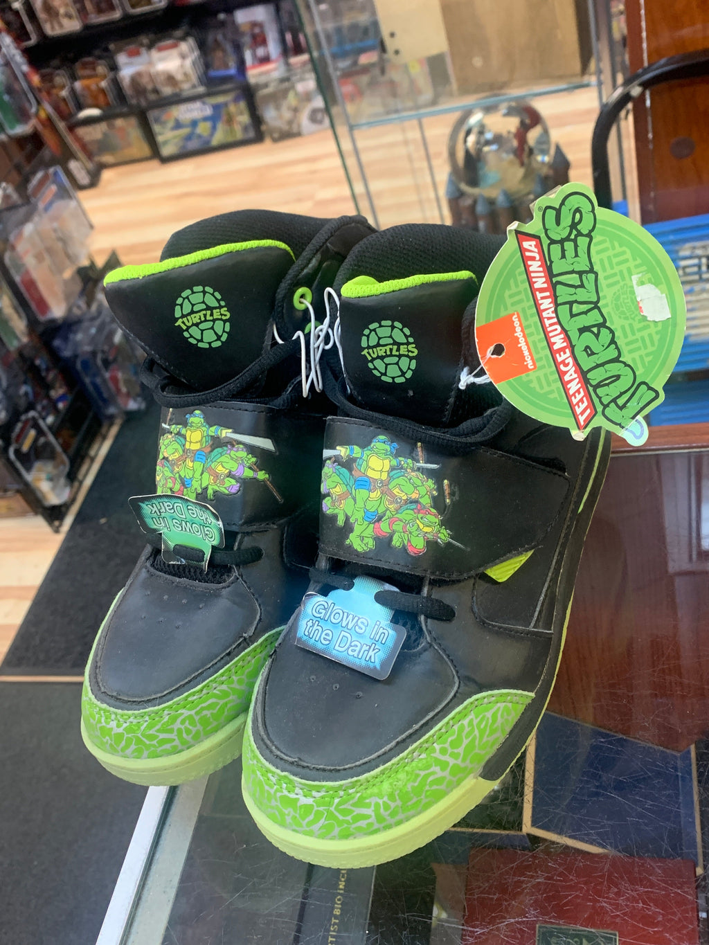 Glow in the Dark Kids Womans Sneakers SZ 6 (Vintage TMNT Ninja Turtles, API ) product image 2, provided for visual reference