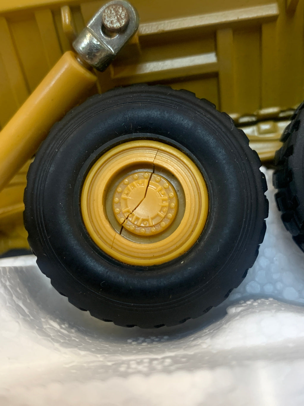 Caterpillar D350D Articulated Dump Truck 1/50 Scale ( Vintage ERTL, CAT) product image 13, provided for visual reference and