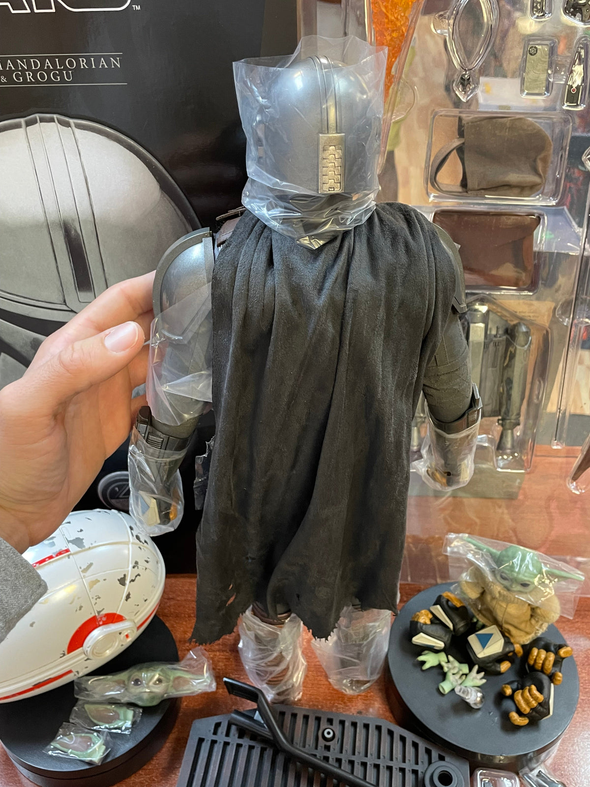 The Mandalorian & Grogu 1/4th Quarter Scale (Star Wars, Hot Toys) COMPLETE product image 18, provided for visual reference