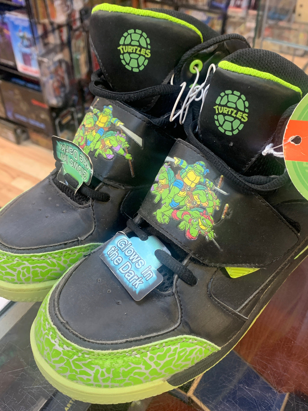 Glow in the Dark Kids Womans Sneakers SZ 6 (Vintage TMNT Ninja Turtles, API ) product image 3, provided for visual reference