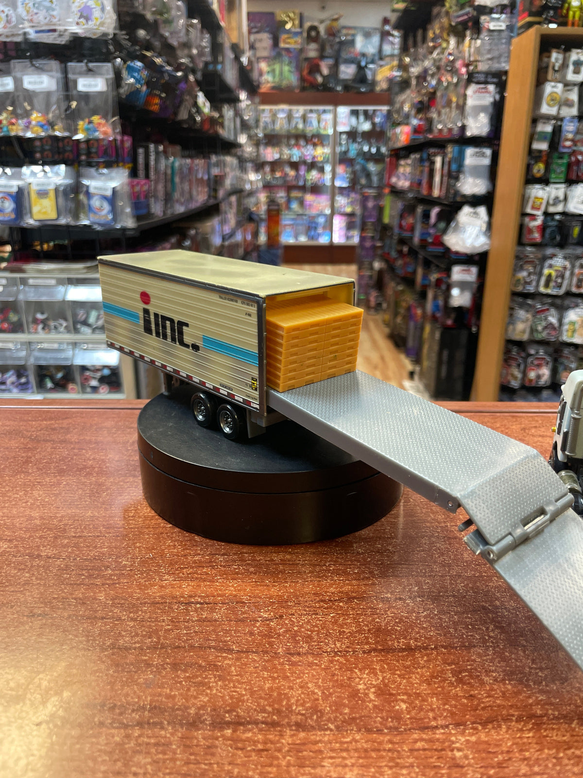 Chet Boxkaar Hauler (Pixar Cars, Mattel Diecast) **LOOSE** product image 5, provided for visual reference and product detail