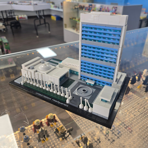 21018 Architecture United Nations Headquarters (Retired) (Previously Owned) product image 1, provided for visual reference