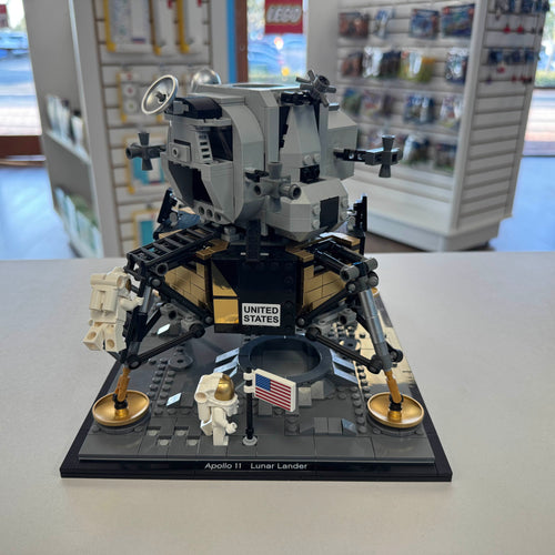 10266 Creator Expert NASA Apollo 11 Lunar Lander (Previously Owned) (Retired) product image 1, provided for visual reference