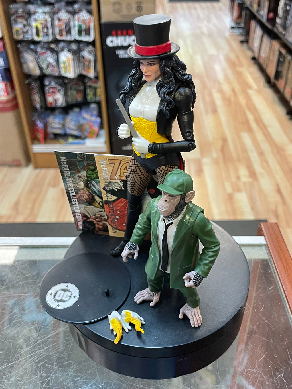 Zantanna With Detective Chimp (McFarlane Toys, DC Multiverse) COMPLETE product image 3, provided for visual reference and